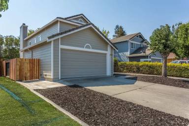 Main picture of 840 Turquoise St