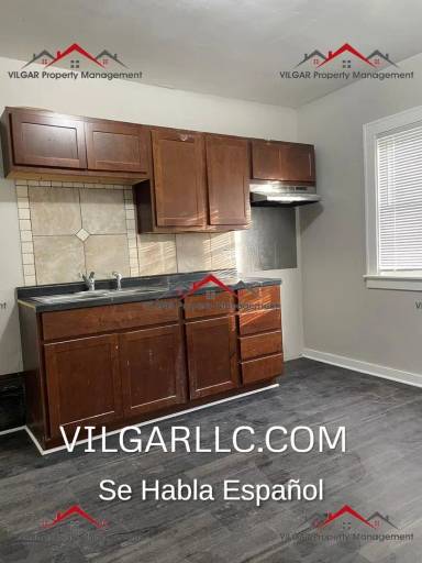 Main picture of 833 E 35th Pl