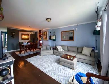 Main picture of 2715 Gear St