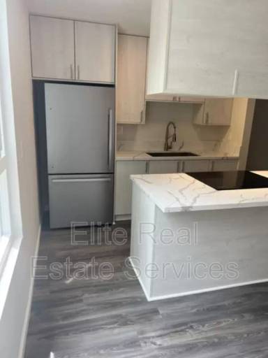 Main picture of 279 Moss St