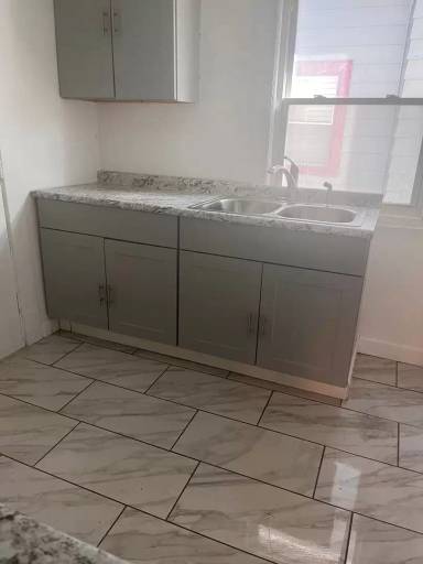 Main picture of 955 Royal Arms Dr