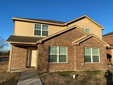 Main picture of 1728 S Waco St