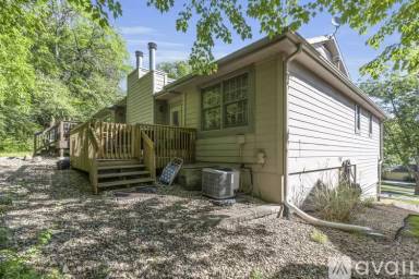 Main picture of 1409 Lawrence Ave