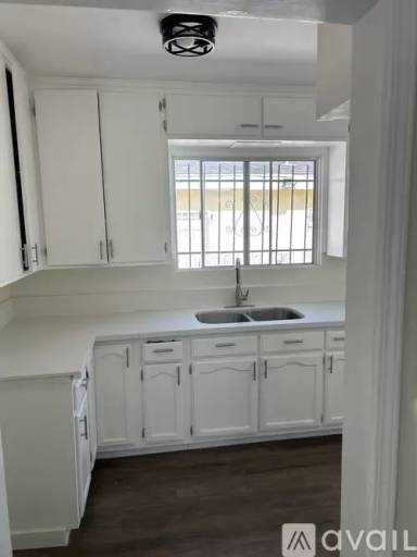 Main picture of 1029 W 84th St