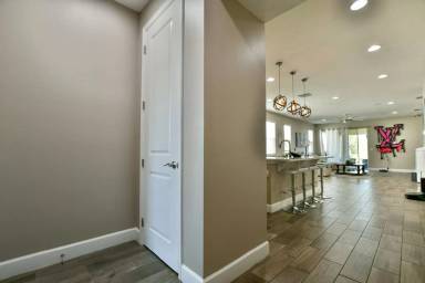 Main picture of 307 Irving Bend Dr