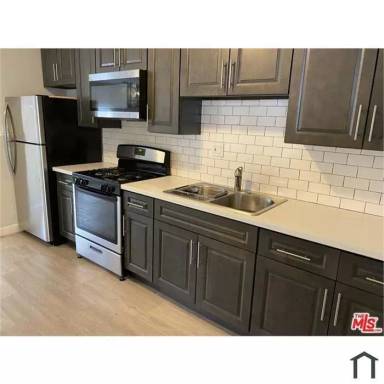 Main picture of 1072 N Stone St