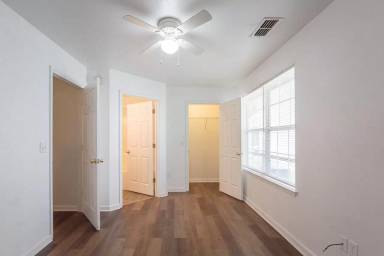 Main picture of 726 W Georgia St