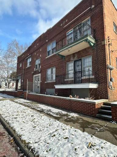 Main picture of 8602 Bancroft Ave