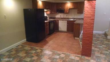 Main picture of 150 N York St