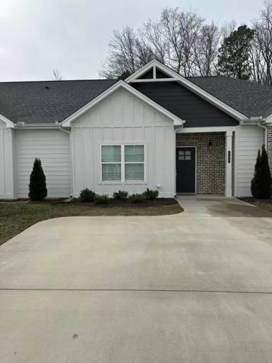 Main picture of 580 Bellingham Dr NE