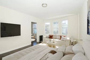 Main picture of 350 JUDAH Apartments