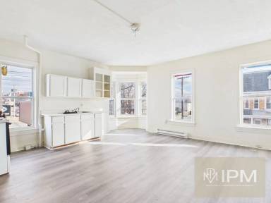 Main picture of 1001 W Princess St