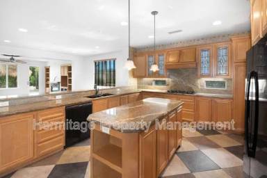 Main picture of 27 Rutherford