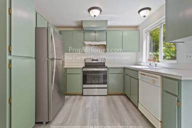 Main picture of 8610 SE Brooklyn St