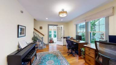 Main picture of 32 Eastburn St