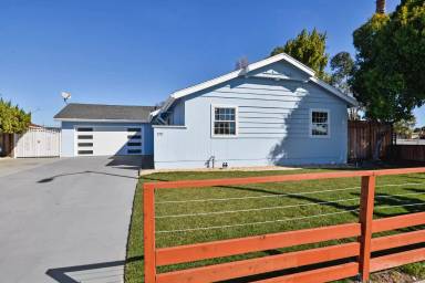 Main picture of 2371 Monroe St