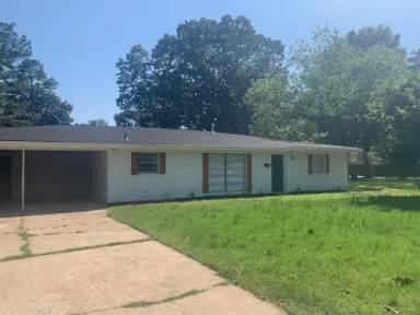 Main picture of 303 Carpenter Dr