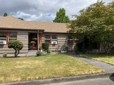 Main picture of 655 NE 4th St