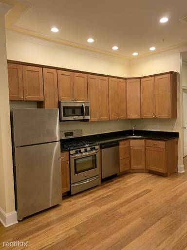 Main picture of 395 W Broadway