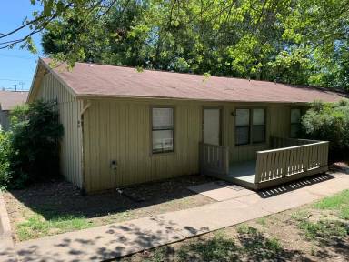 Main picture of 1631 W Maine St