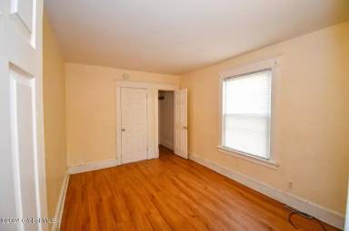 Main picture of 21 Hawk St