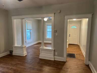 Main picture of 2221 S 10th St