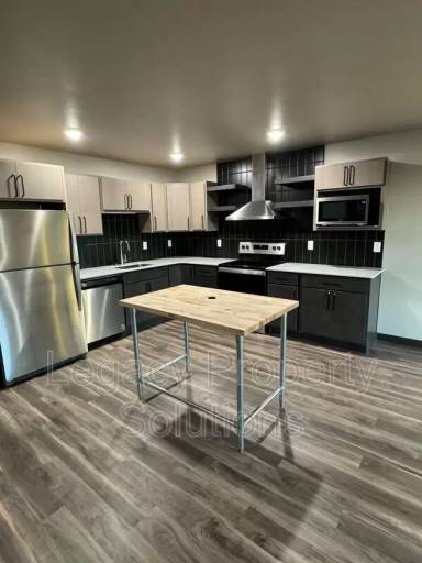 Main picture of 226 E Greenfield Ln
