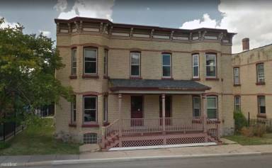 Main picture of 200 S Throop St