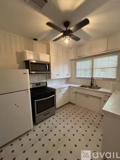 Main picture of 202 Rochelle Ave