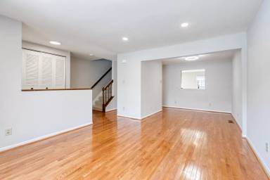 Main picture of 38 Tudor Ct