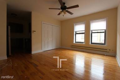 Main picture of 815-23 W Cornelia Ave