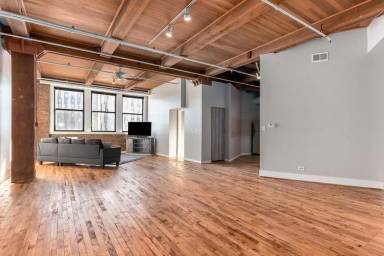 Main picture of 411 S Sangamon St