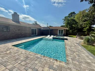 Main picture of 366 Perthshire Dr