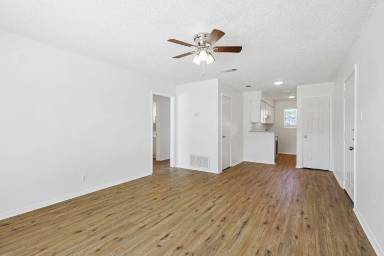Main picture of 2641 W Randol Mill Rd