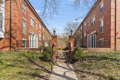 Main picture of 4375 Laclede Ave