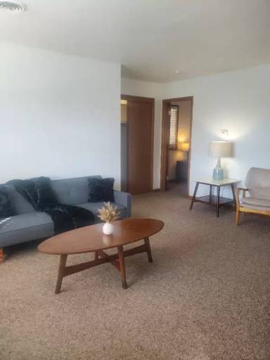 Main picture of 1215 E Elm St