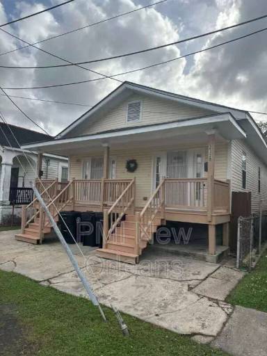 Main picture of 2328 Mandeville St