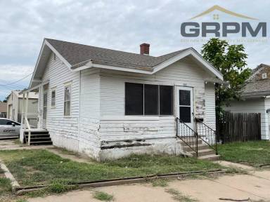 Main picture of 102 W 8th Ave