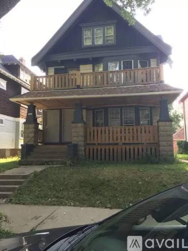 Main picture of 2562 N 41st St