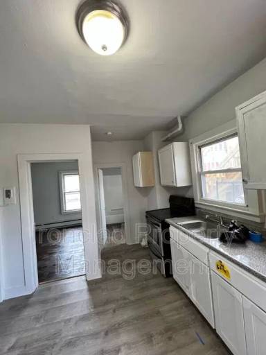 Main picture of 204 Main St