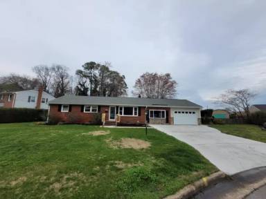 Main picture of 27 Sanford Dr