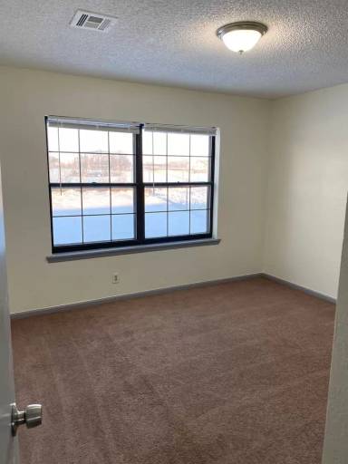 Main picture of 402 W Quantico St