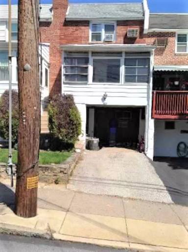 Main picture of 429 E Broadway Ave