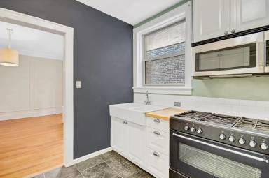 Main picture of 2728 North Pine Grove Avenue - 3