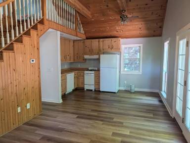 Main picture of 761 Henderson Rd