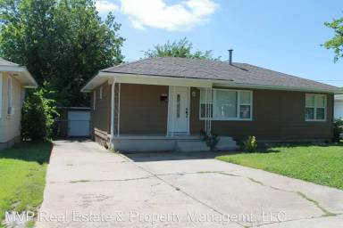 Main picture of 704 E Rose Dr