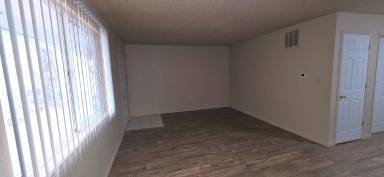 Main picture of 939 S Douglas Ave