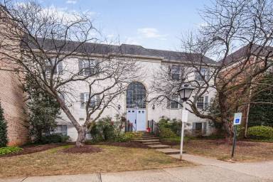 Main picture of 864 College Pkwy