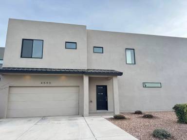 Main picture of 4523 Villa Loma Ln NE