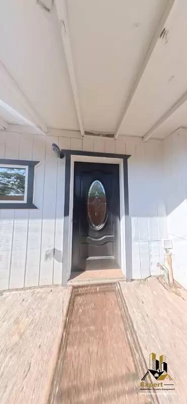 Main picture of 2389 Empress St